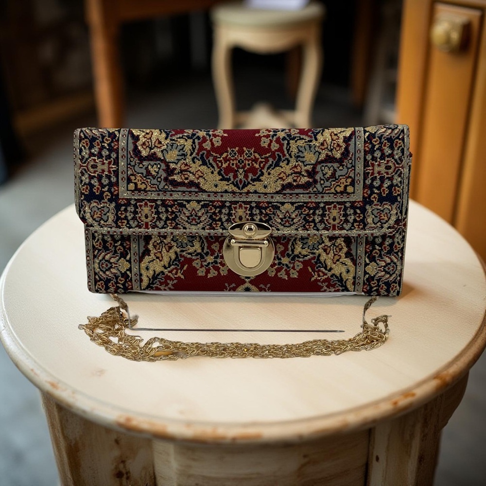 NWT Elegant Tapestry Boho Clutch Crossbody! - Picture 2 of 8